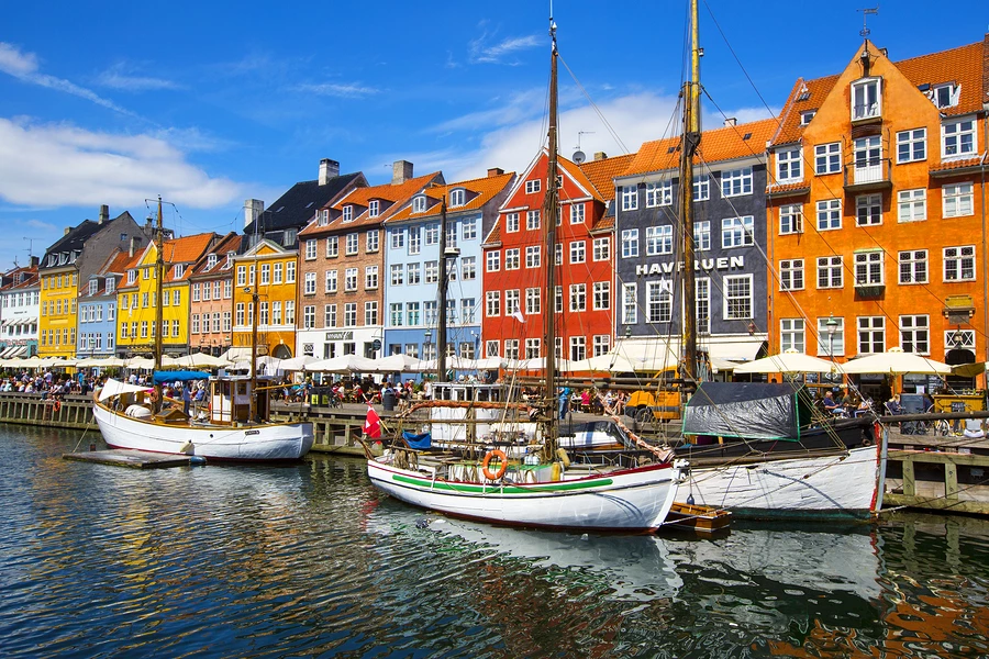 Learn over 2,100 words with this technical vocabulary trainer in Danish and reach the level of a native speaker C1/C2 – 1